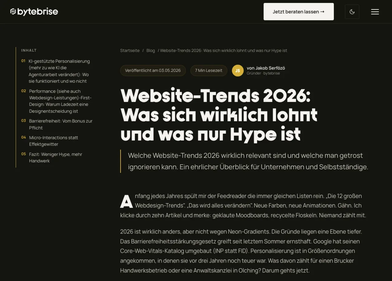 Geöffneter Blogartikel im Dunkelmodus zu Website-Trends 2026